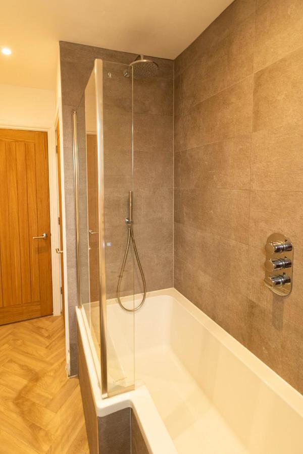 Lovely 2- Bedroom Apartment With Stunning Sea Views Worthing Exterior foto